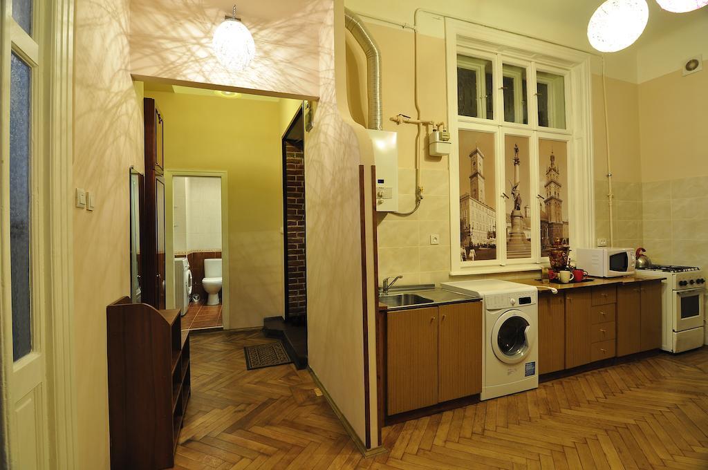 Voyager Hostel Lviv Exterior photo