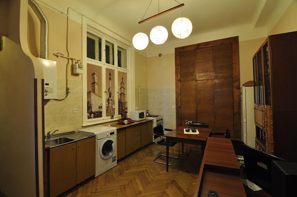Voyager Hostel Lviv Exterior photo